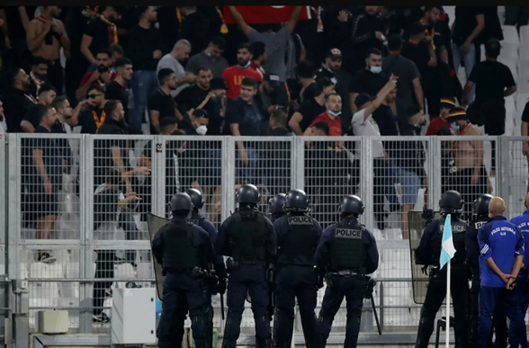 Флаг Армении и Азербайджана? Полиция задержала пятерых болельщиков матча «Марсель» – «Галатасарай» (видео)